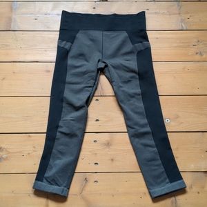 EUC Under Armour compression crop leggins